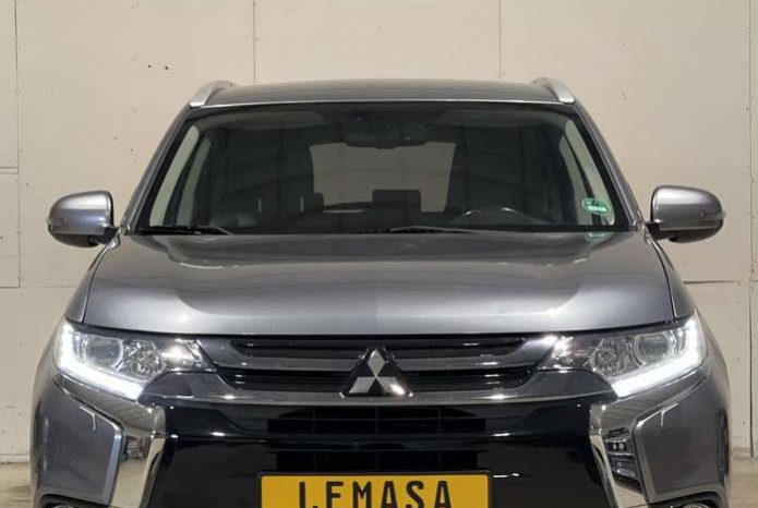 Mitsubishi Outlander 2.0 PHEV 4WD Automatas full
