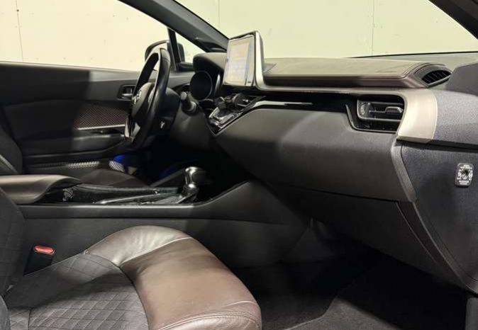 Toyota C-HR 1.8 Hybrid Automatas full