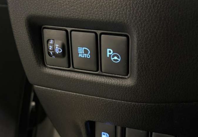 Toyota C-HR 1.8 Hybrid Automatas full
