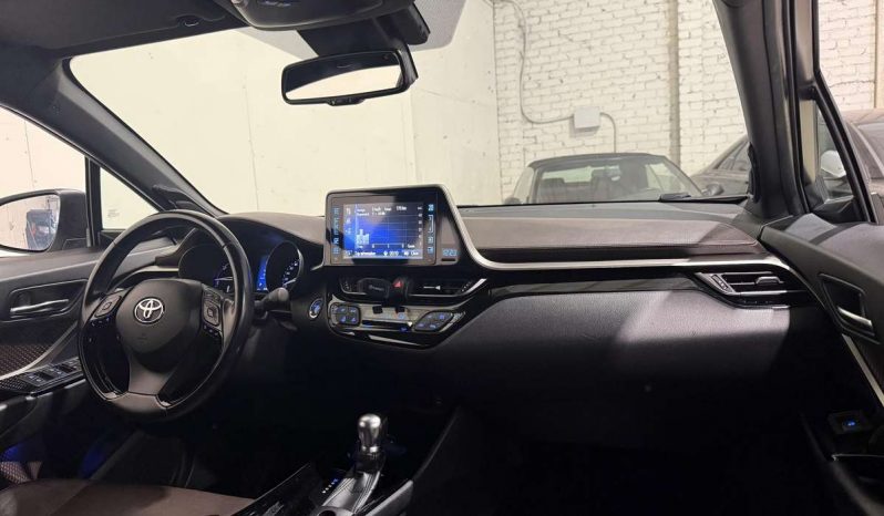 Toyota C-HR 1.8 Hybrid Automatas full