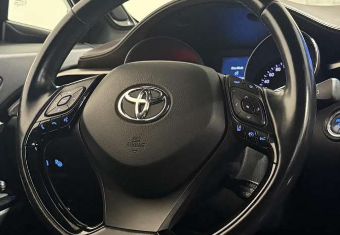 Toyota C-HR 1.8 Hybrid Automatas full