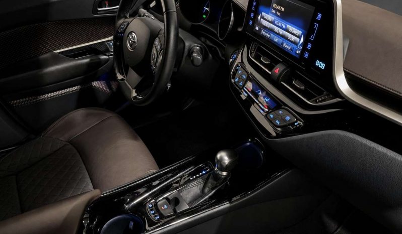 Toyota C-HR 1.8 Hybrid Automatas full