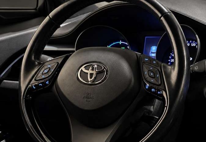 Toyota C-HR 1.8 Hybrid Automatas full