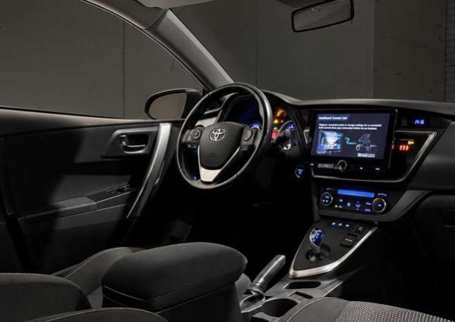 Toyota Auris 1.8 Hybrid Automatas full