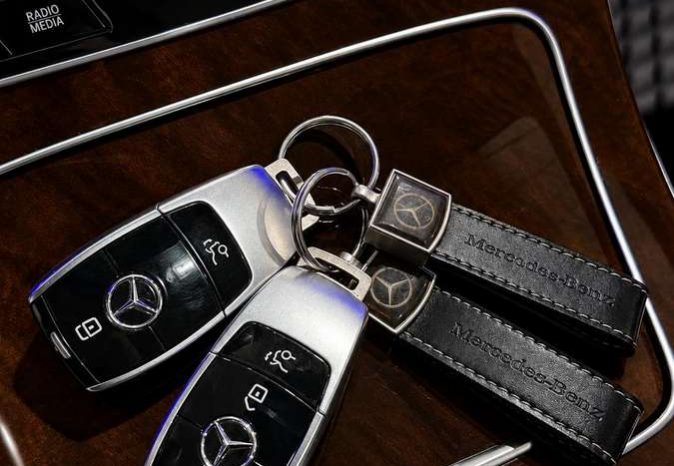 Mercedes-Benz E300 de Automatas full