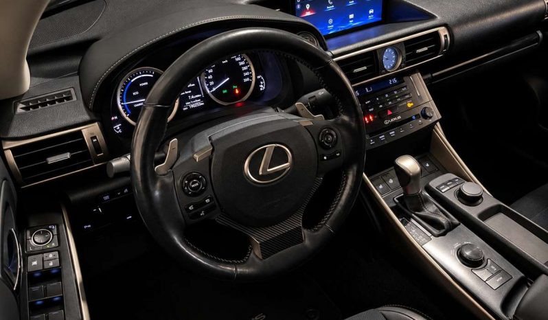 Lexus IS 300h Automatas full