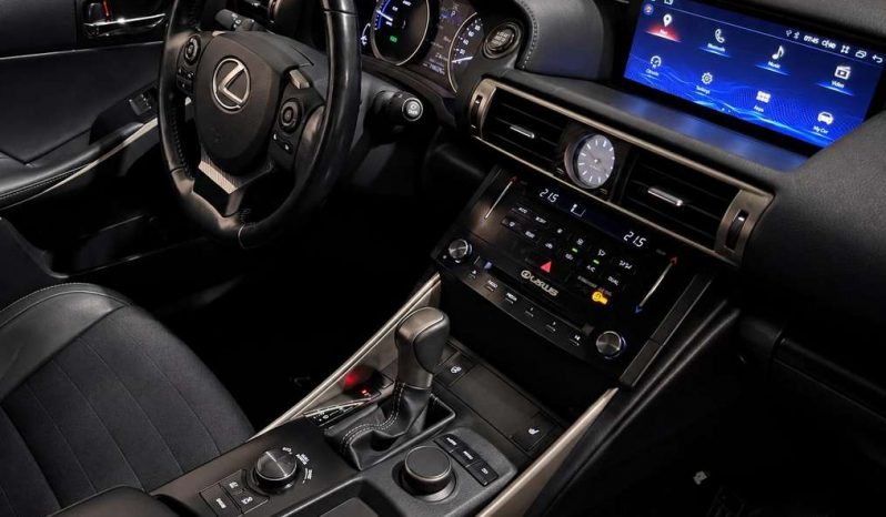 Lexus IS 300h Automatas full