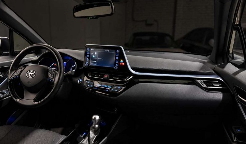 Toyota C-HR 2.0 Hybrid Automatas full
