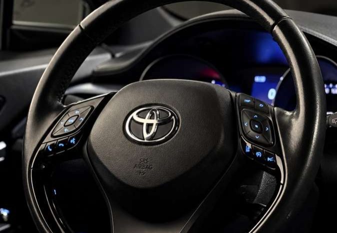 Toyota C-HR 2.0 Hybrid Automatas full