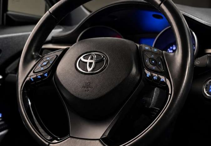 Toyota C-HR 1.8 Hybrid Automatas full